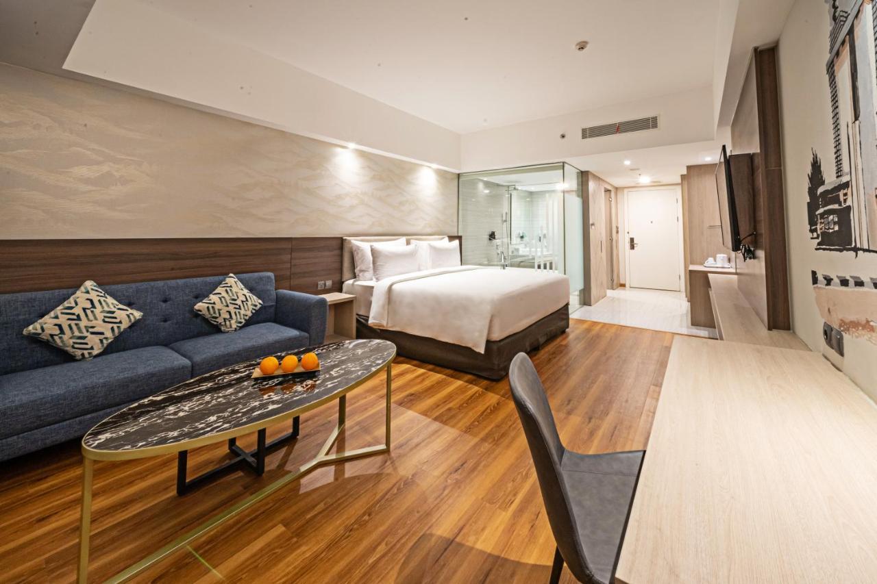 Platinum Hotel Tunjungan Surabaya Exterior photo