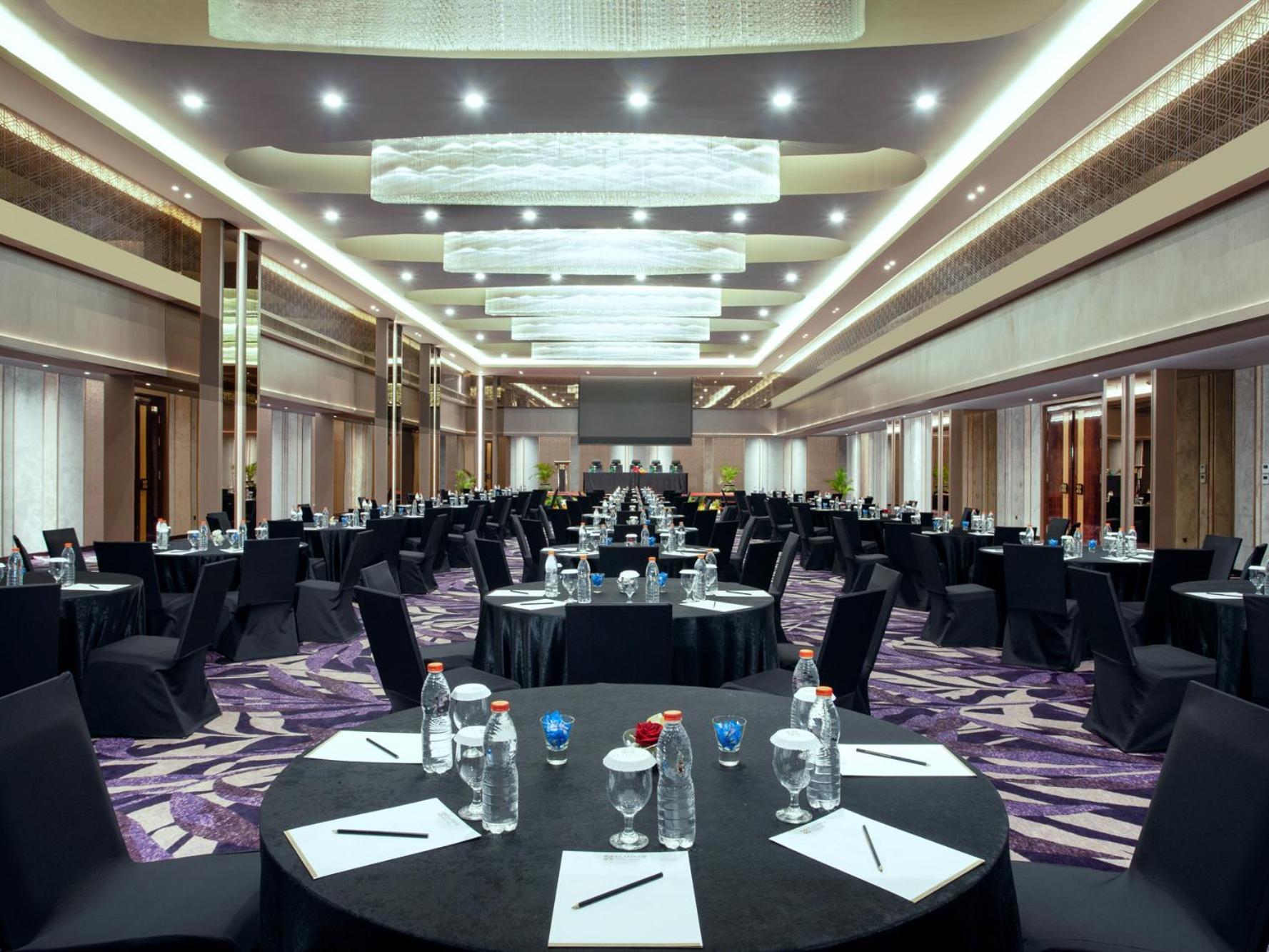 Platinum Hotel Tunjungan Surabaya Exterior photo