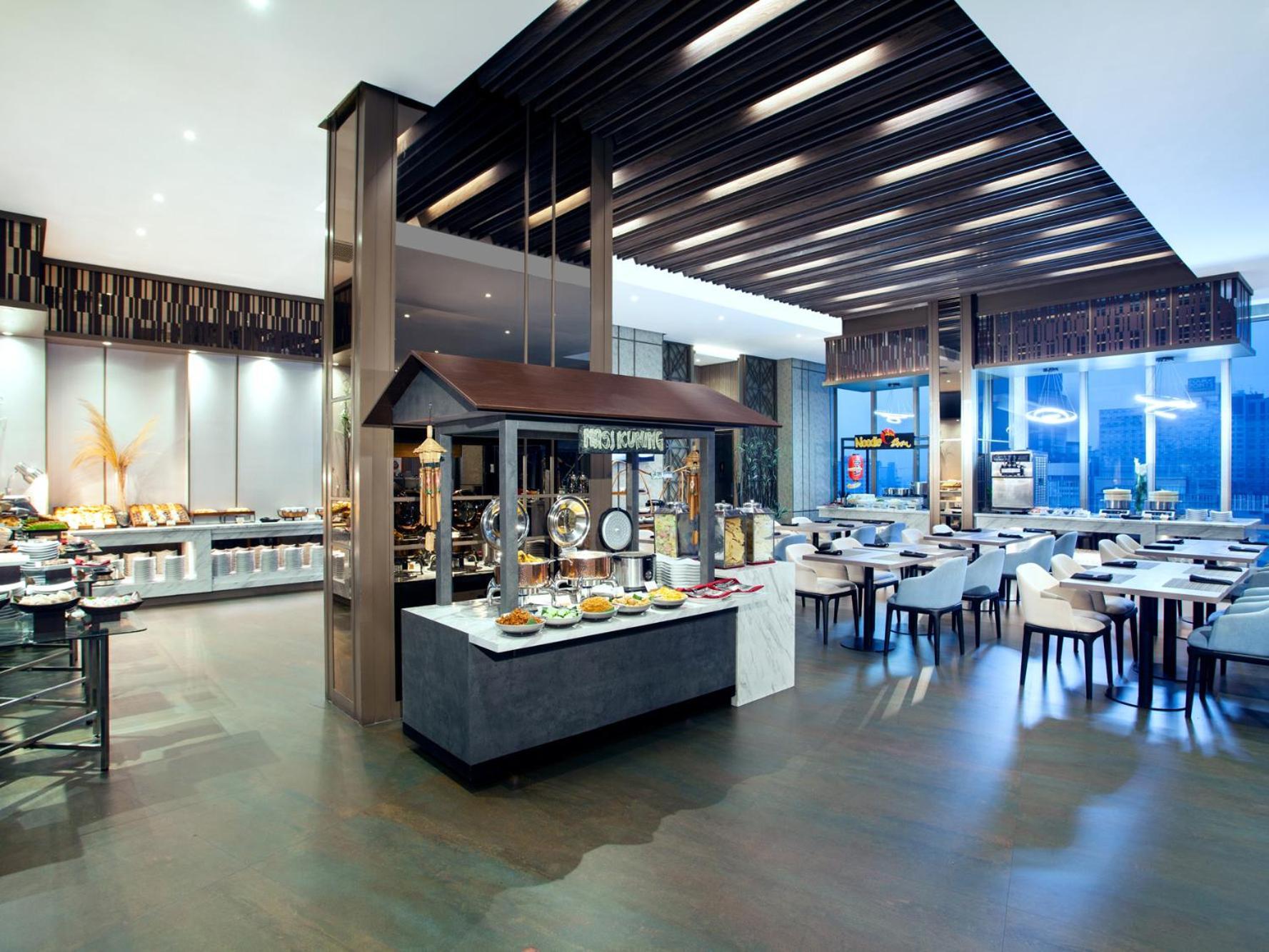 Platinum Hotel Tunjungan Surabaya Exterior photo